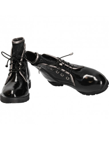 Ghete negre, piele lacuita, stil urban