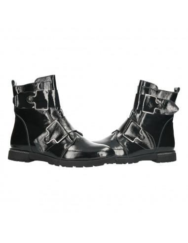 Ghete negre, trendy, piele naturala lacuita