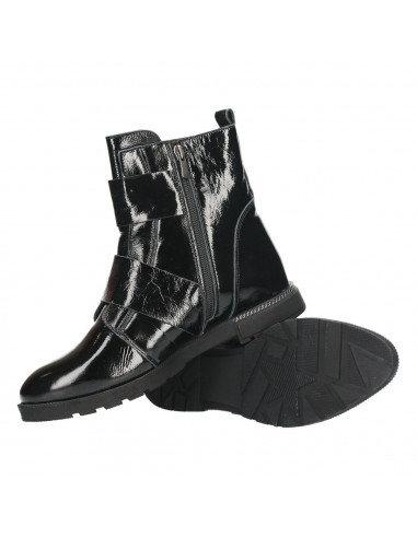Ghete negre, trendy, piele naturala lacuita