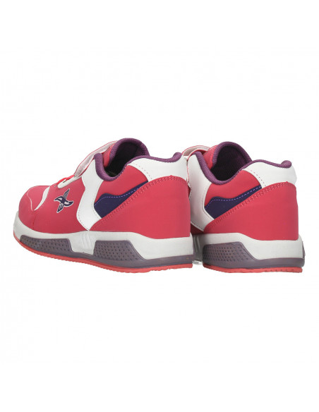 Sneakers moderni, sport, culoarea roz