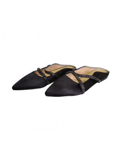 Saboti fashion din satin negru, cu toc jos si varf ascutit